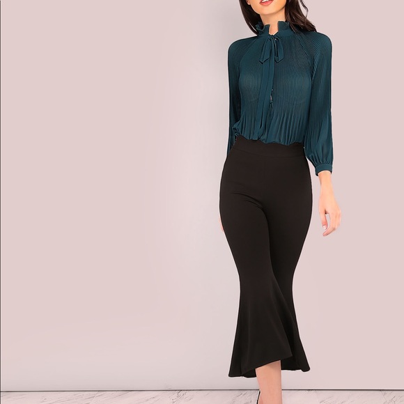 🆕chiffon bodysuit w/pleats & tie neck - Picture 4 of 8